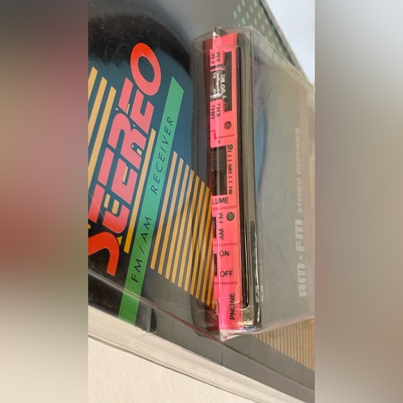 VTG New GPX Personal AM/FM Stereo Radio A2830 Music Player Headphones Belt Clip - Picture 3 of 3